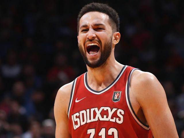 “九游app_ NBA最奇葩的玩笑时刻，球员爆笑全场”，爆笑nba游戏