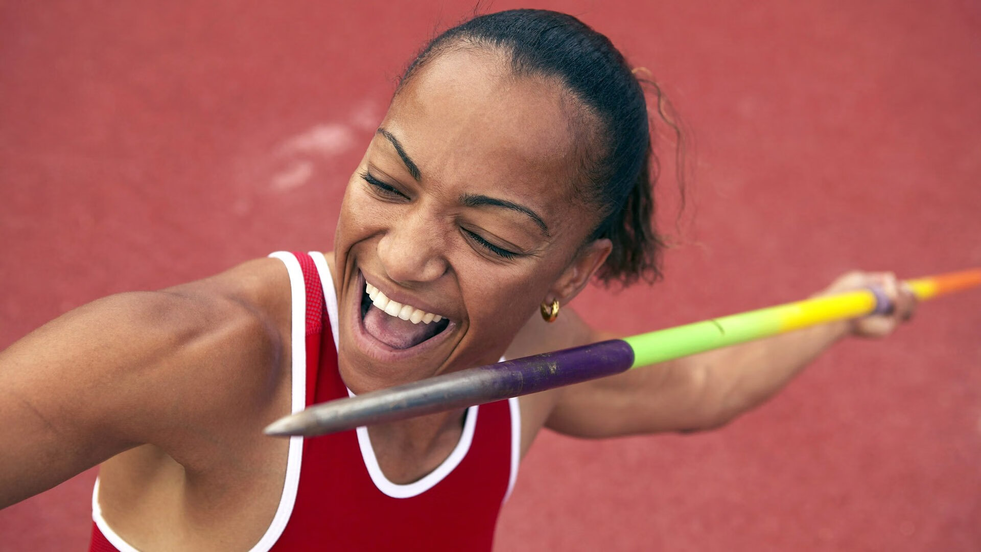_红土季节：泥泞中的坚韧与荣耀_，红泥土里的是什么石头