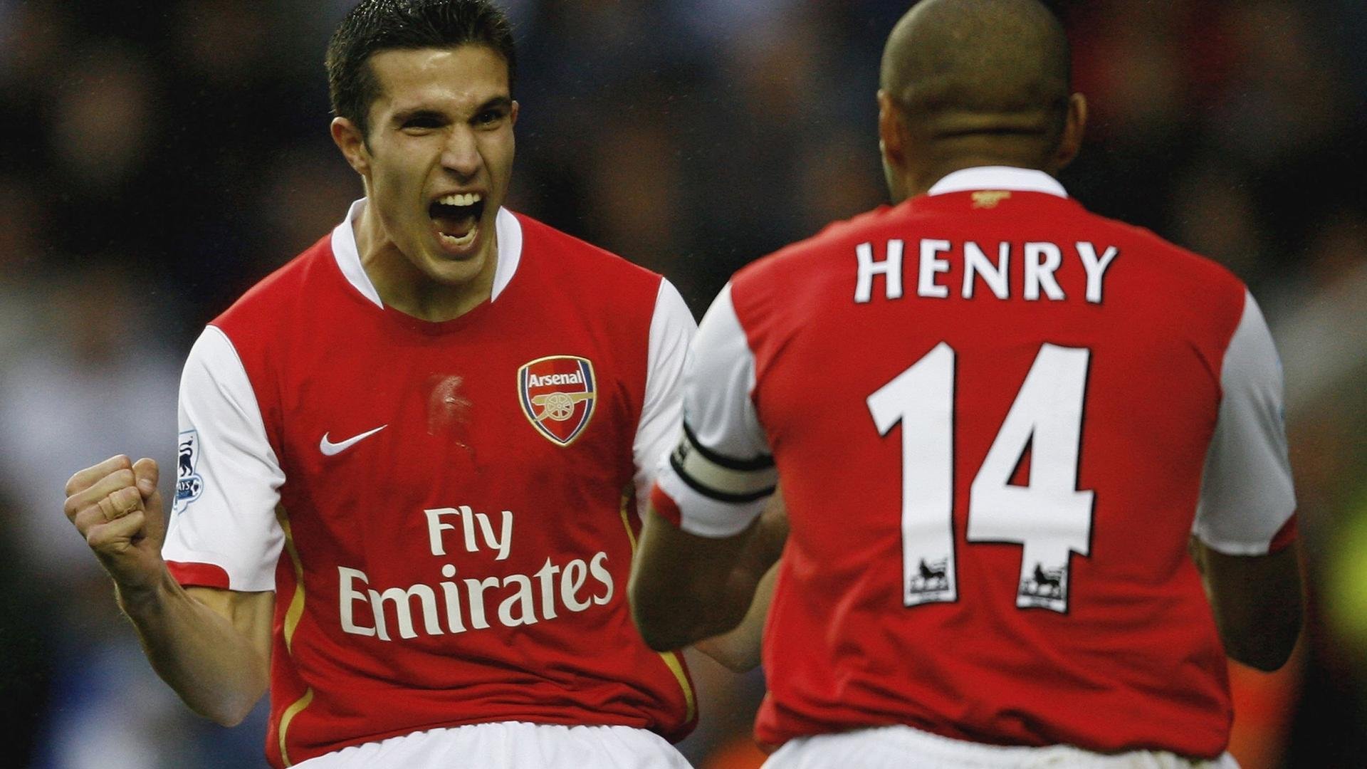 《电子竞技与传统体育的融合：共赢未来》，电子竞技与传统体育的相同点和不同点