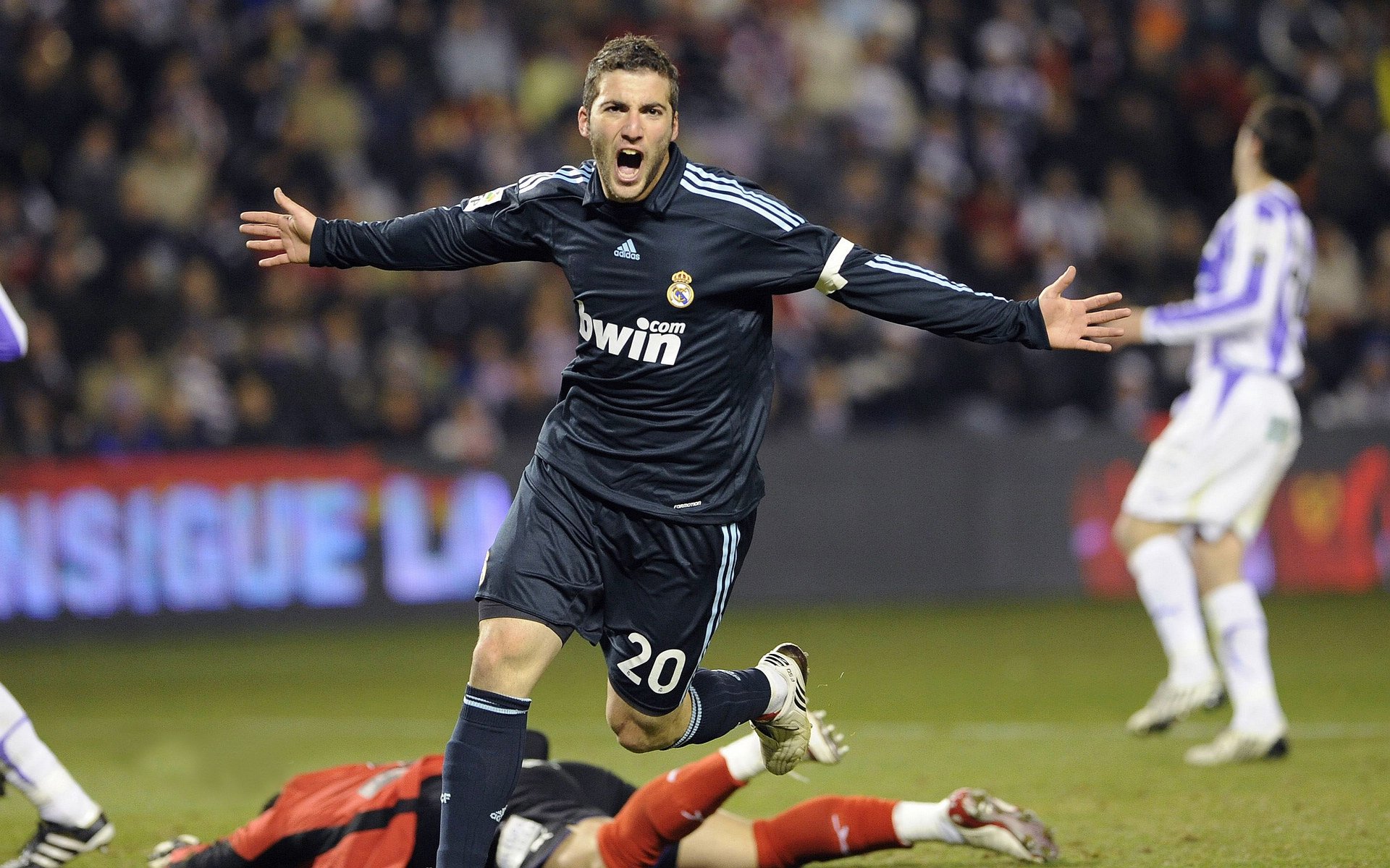 产业链整合助推足球市场繁荣发展，足球相关产业