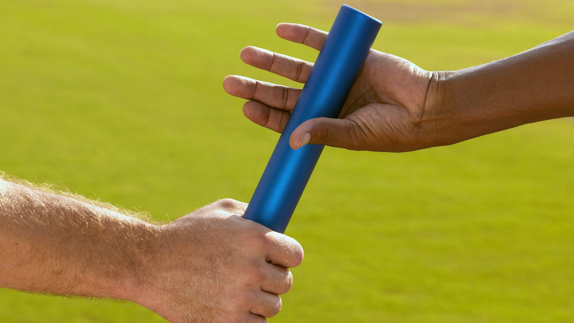 德国男子110米栏选手在预赛中表现出色，晋级半决赛，德国百米运动员