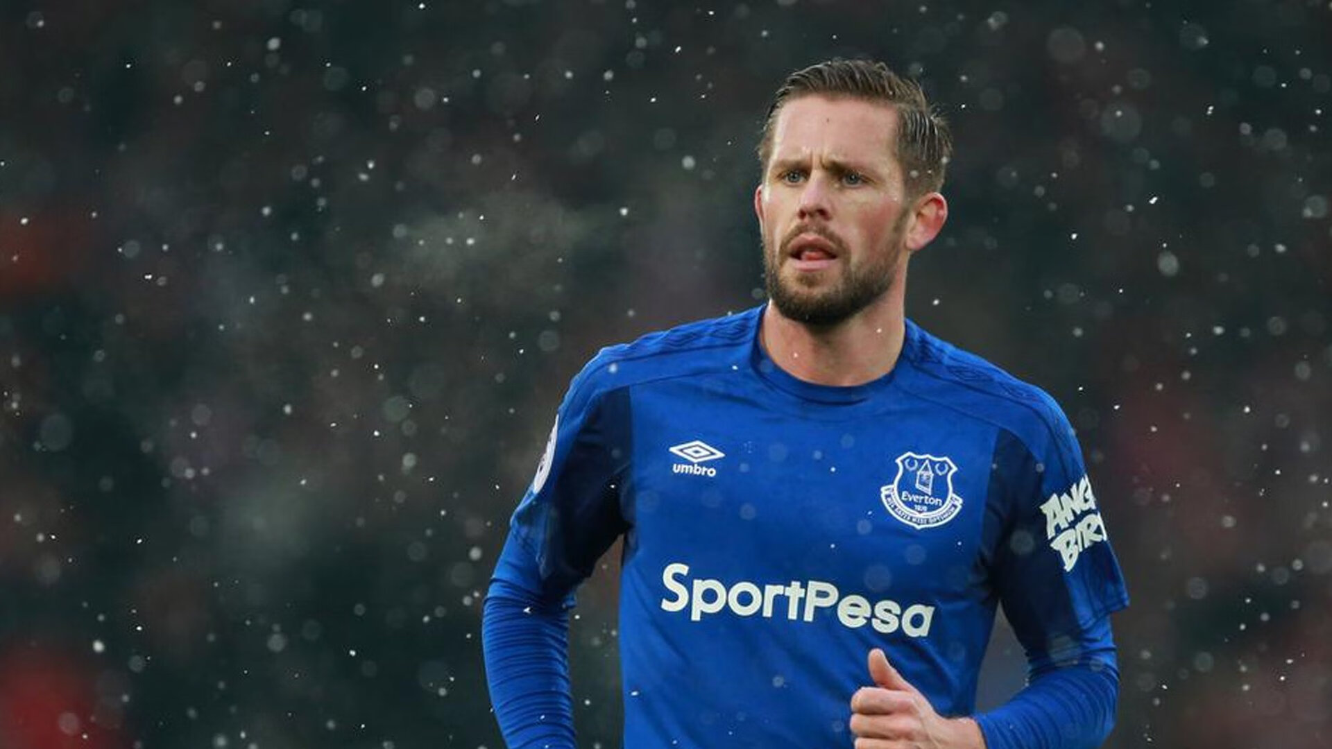 九游平台官网-瑞士球员滑跪庆祝时滑出场外，裁判爆笑，瑞士滑雪队